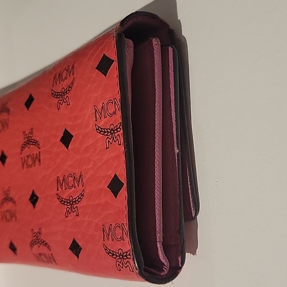 28.AUTHENTIC MCM WALLET - Picture 5 of 12